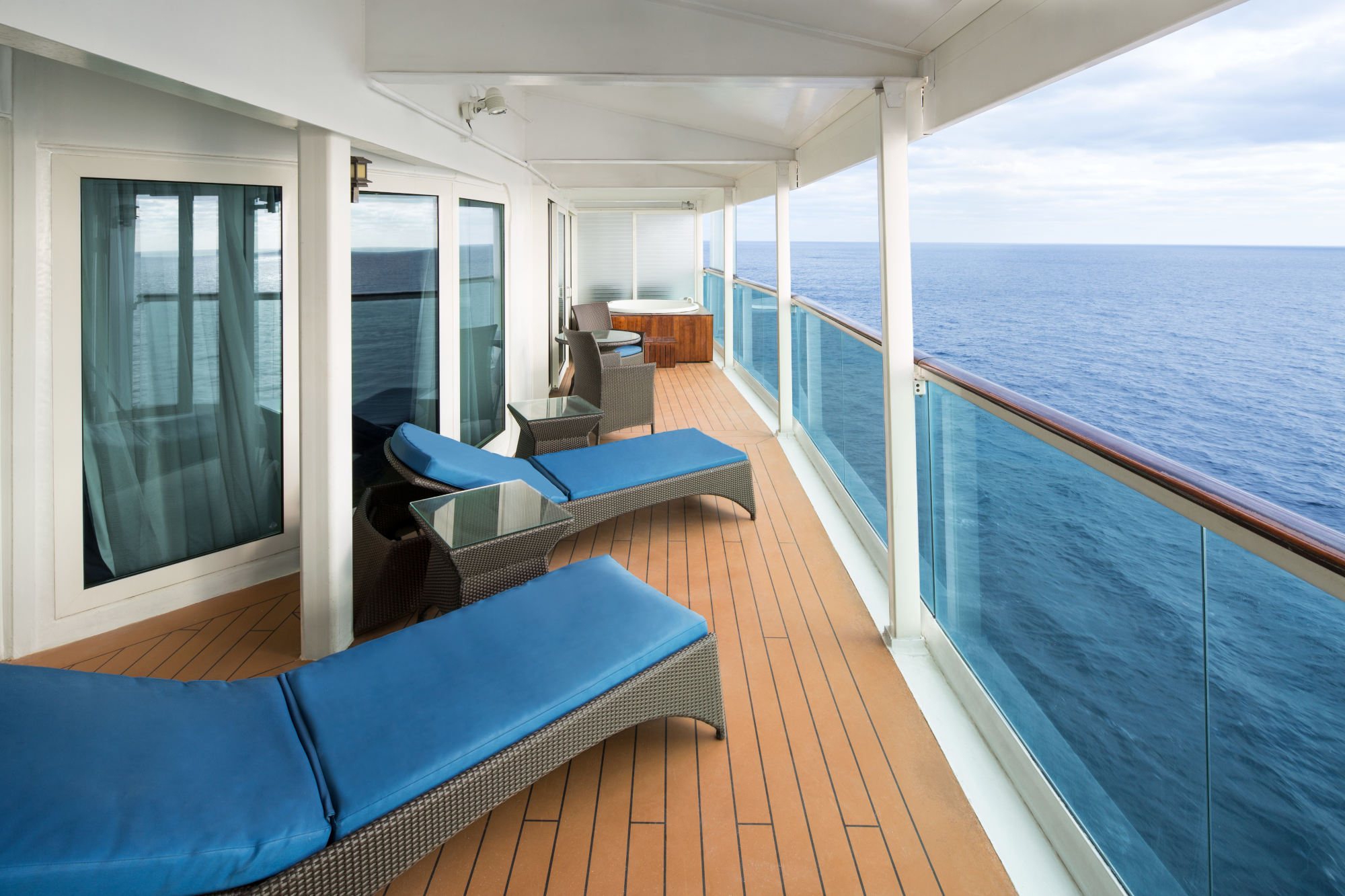 MyCruise Royal-Caribbean-Cruise-Line Independence-of-the-Seas Kahytter Suite RS4